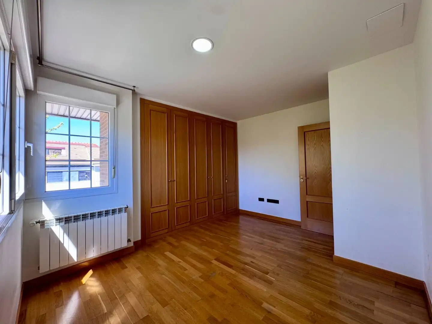Habitación de Casa adosada en venta en Villanueva de la Cañada con Parquet