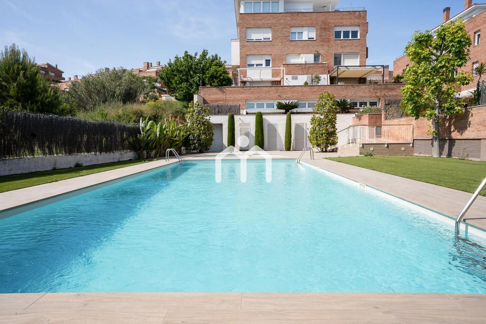 Swimming pool of Attic for sale in Tiana  with Air Conditioner, Heating and Parquet flooring