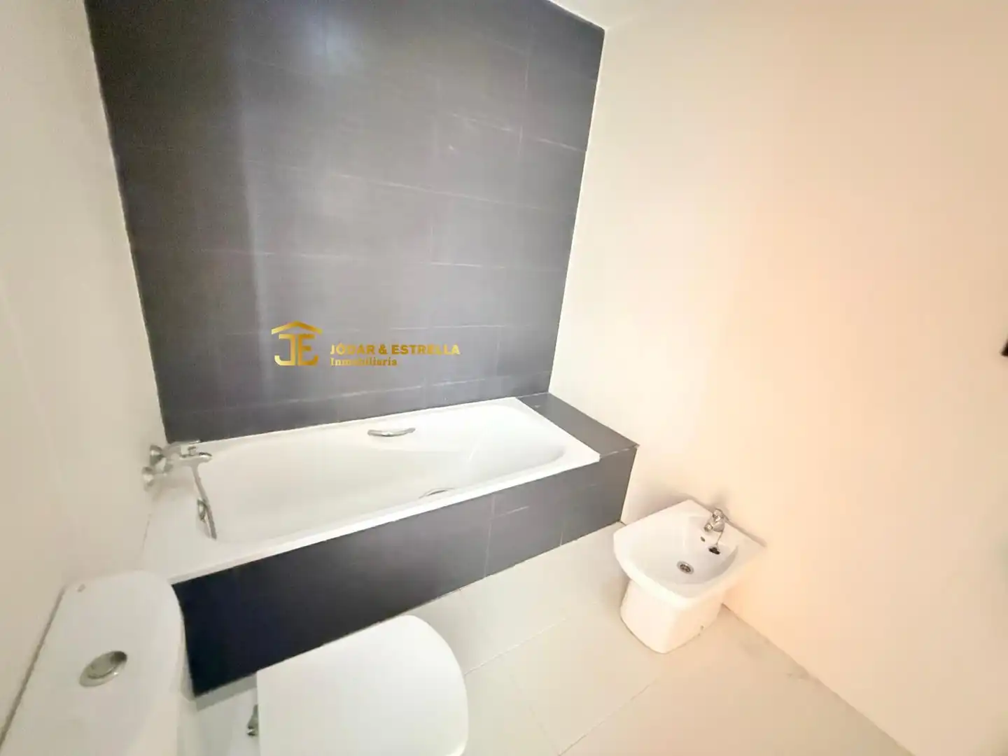 Badezimmer von Maisonette zum Verkauf in Lorca mit Klimaanlage, Heizung und Privatgarten