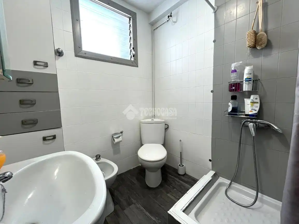 Baño de Piso en venta en L'Hospitalet de Llobregat con Terraza