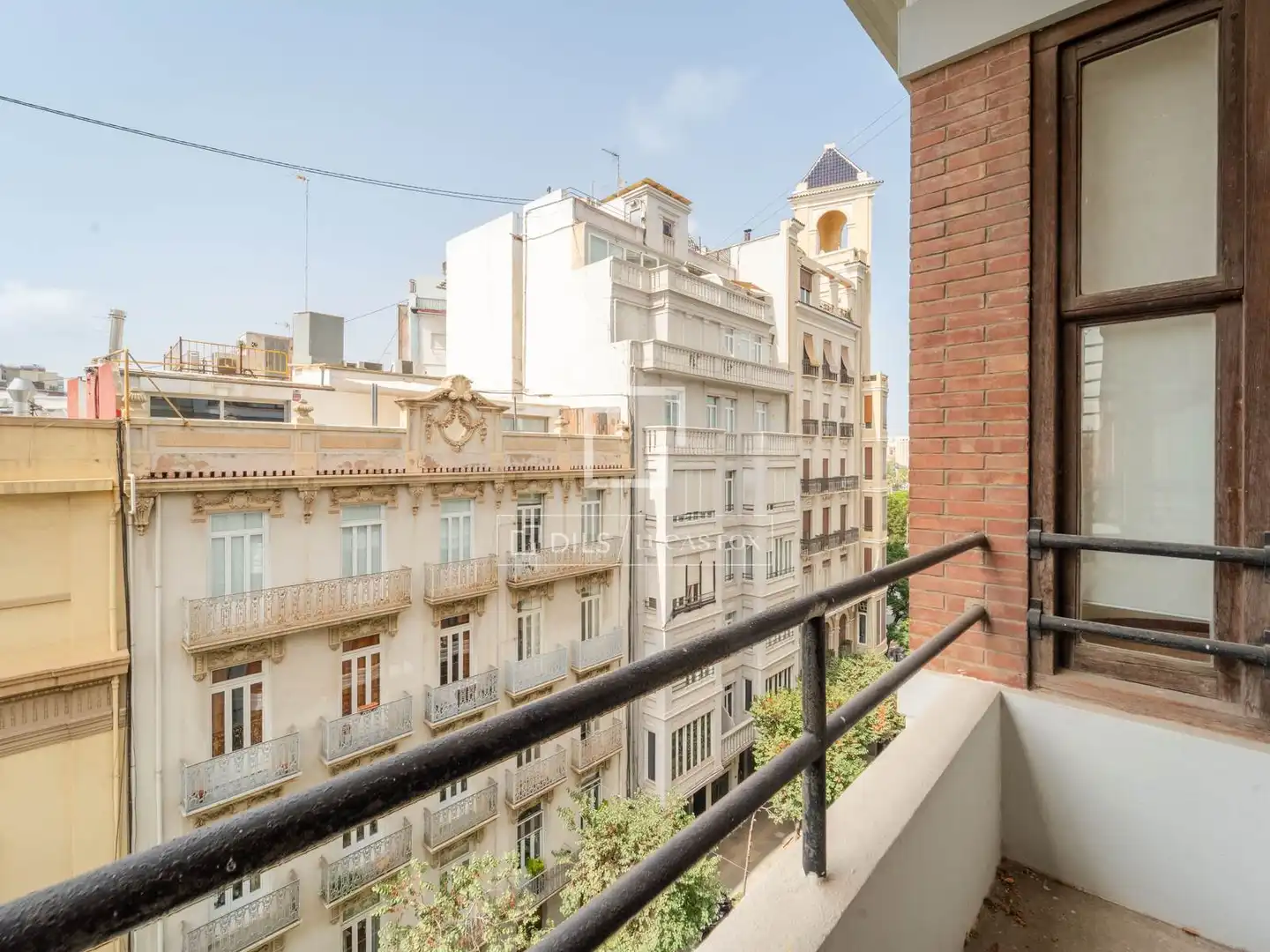 Vista exterior de Pis en venda en Valencia amb Balcó