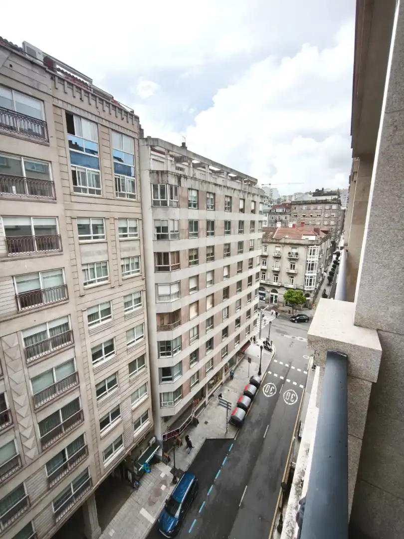 Vista exterior de Piso de alquiler en Vigo  con Calefacción, Parquet y Horno