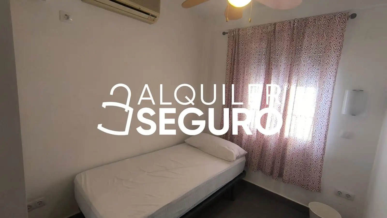 Habitación de Piso de alquiler en Sevilla con Terraza y Amueblado