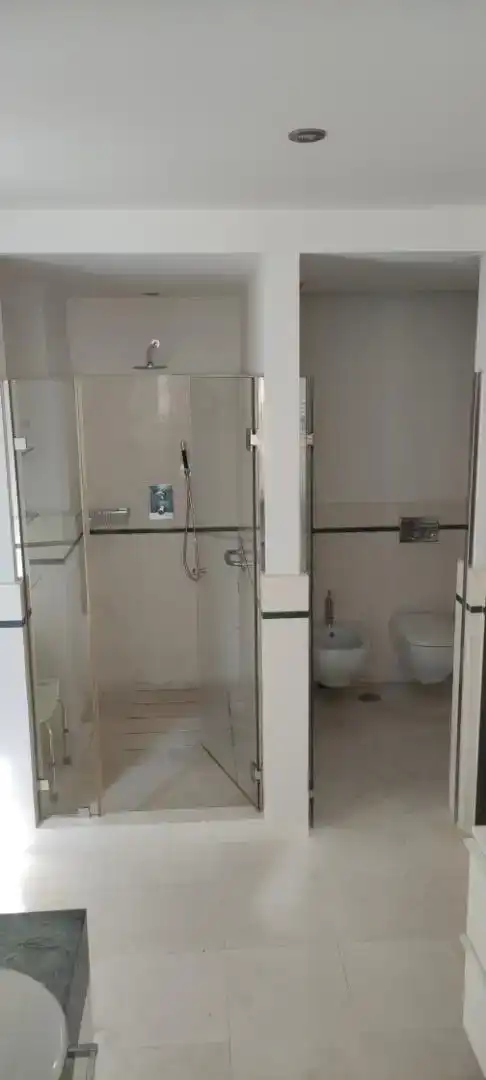 Baño de Casa adosada en venta en Marbella con Aire acondicionado, Piscina y Balcón