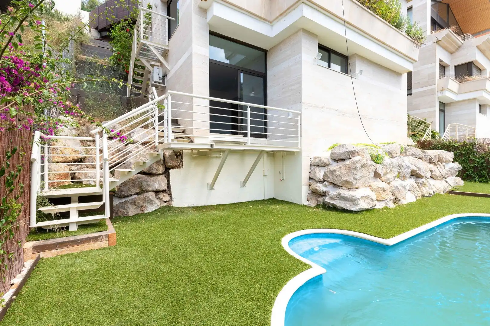 Swimming pool of Houses for sale in Sitges  with Air Conditioner, Heating and Parquet flooring