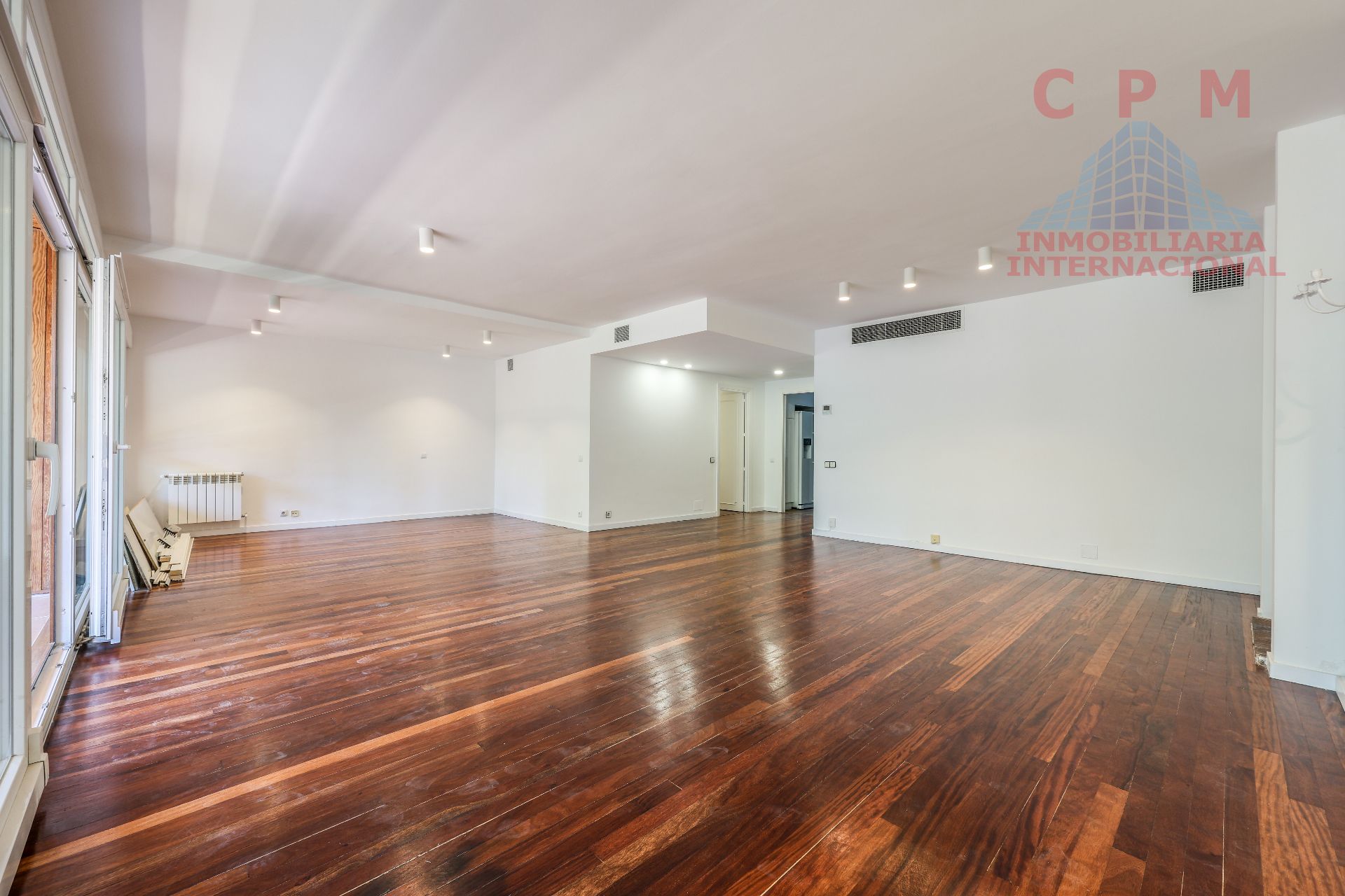 Sala d'estar de Pis de lloguer en La Moraleja amb Aire condicionat, Calefacció i Parquet