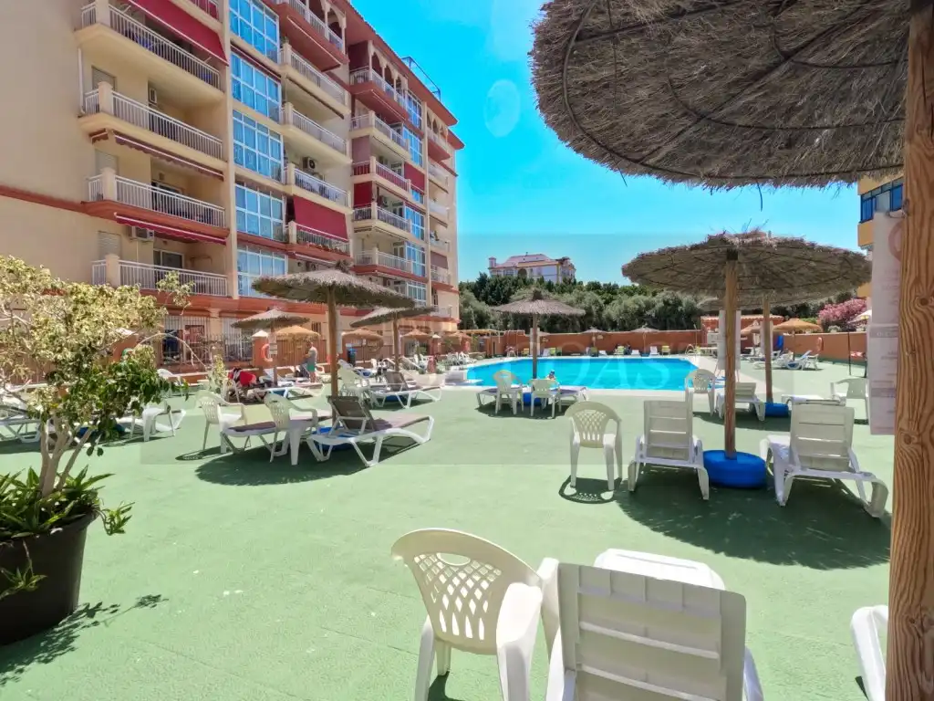 Piscina de Pis en venda en Fuengirola amb Terrassa i Piscina comunitària