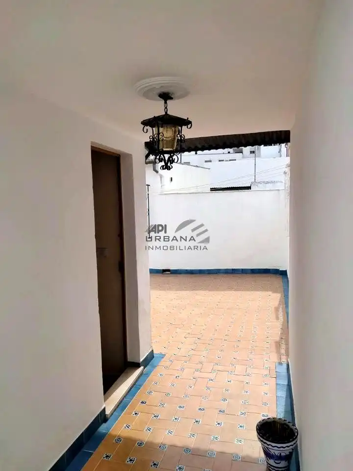 Vista exterior de Casa o chalet en venta en Lucena con Aire acondicionado, Terraza y Trastero