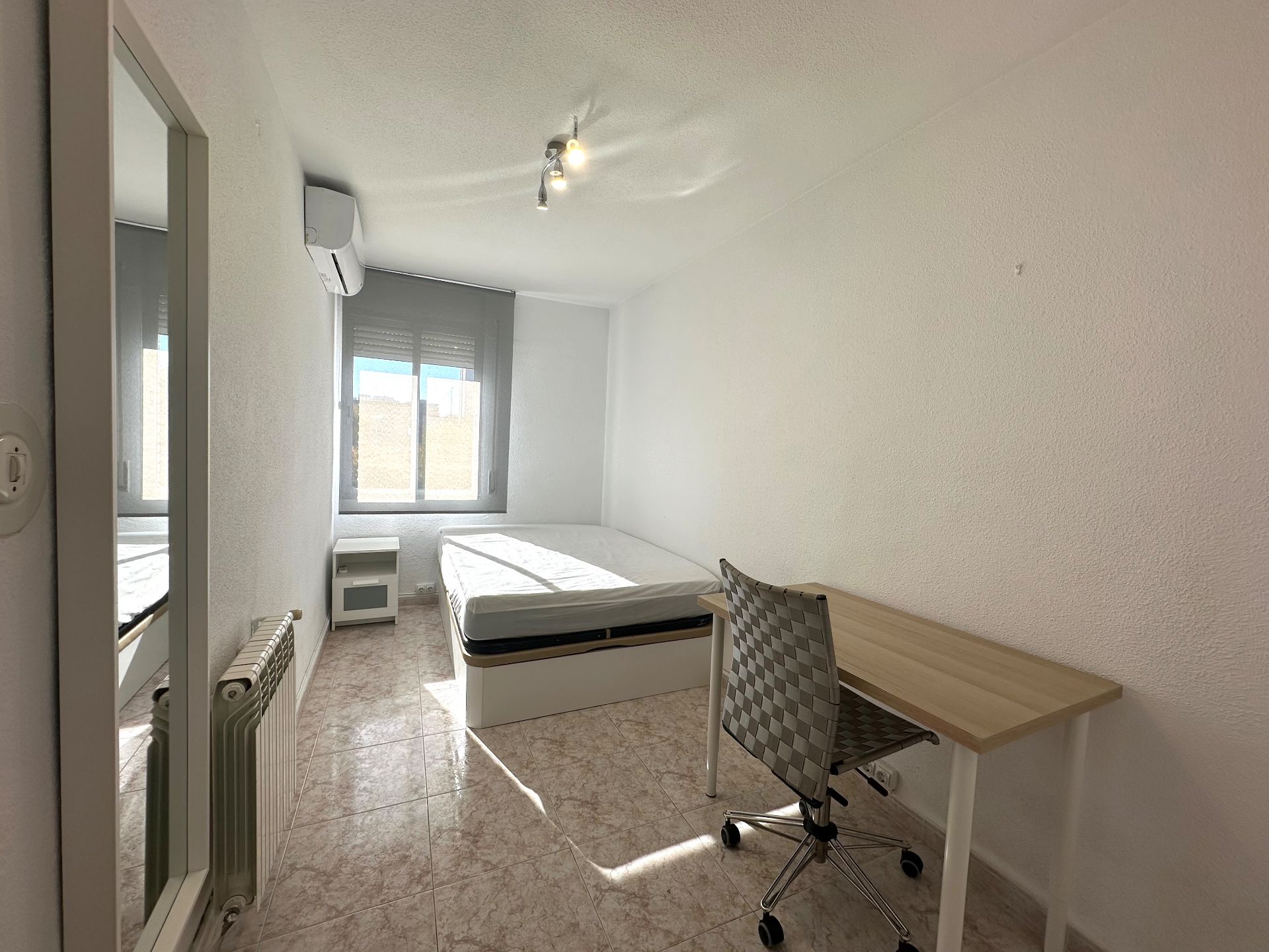 Bedroom of Flat to share in  Madrid Capital  with Air Conditioner, Heating and Furnished