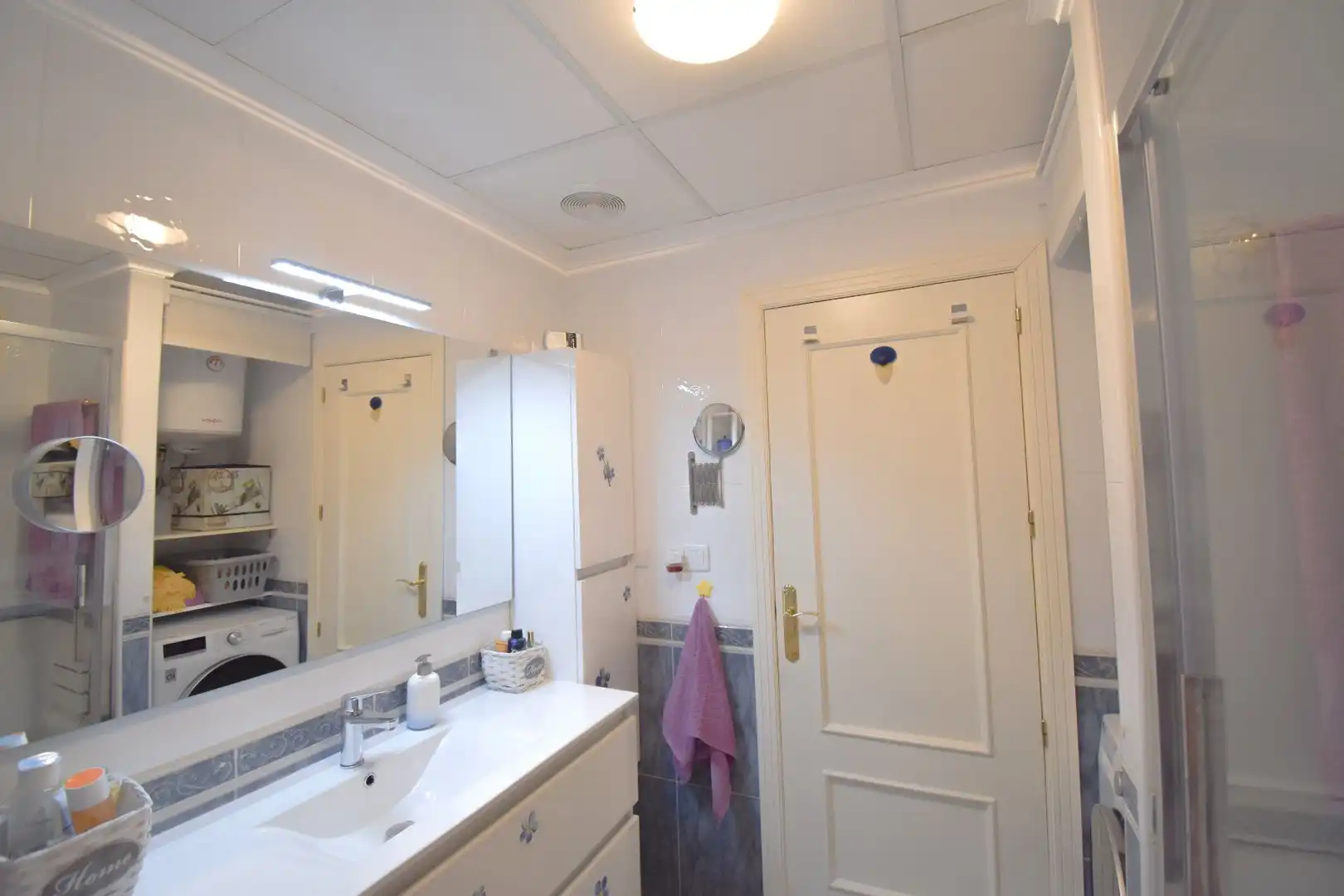 Baño de Apartamento de alquiler en Santa Pola con Aire acondicionado, Calefacción y Terraza