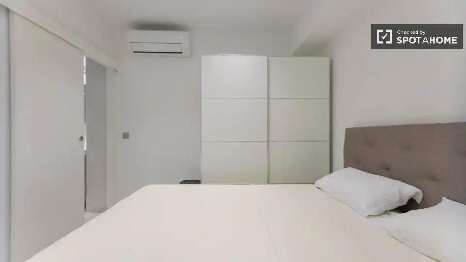Habitación de Apartamento para compartir en Valencia con Aire acondicionado, Calefacción y Terraza