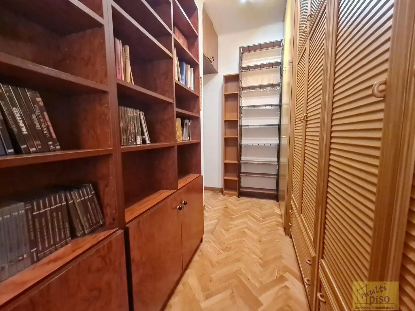 Wohnung zum Verkauf in Barcelona mit Klimaanlage, Parkett und Terrasse