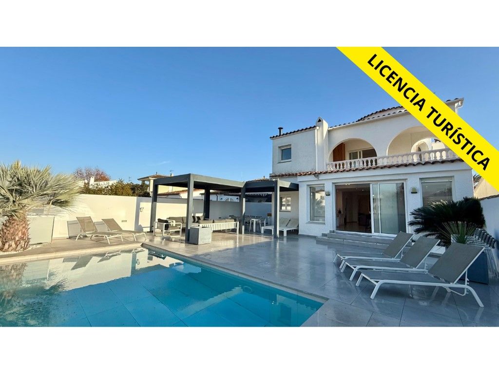 Vista exterior de Casa o xalet en venda en Empuriabrava