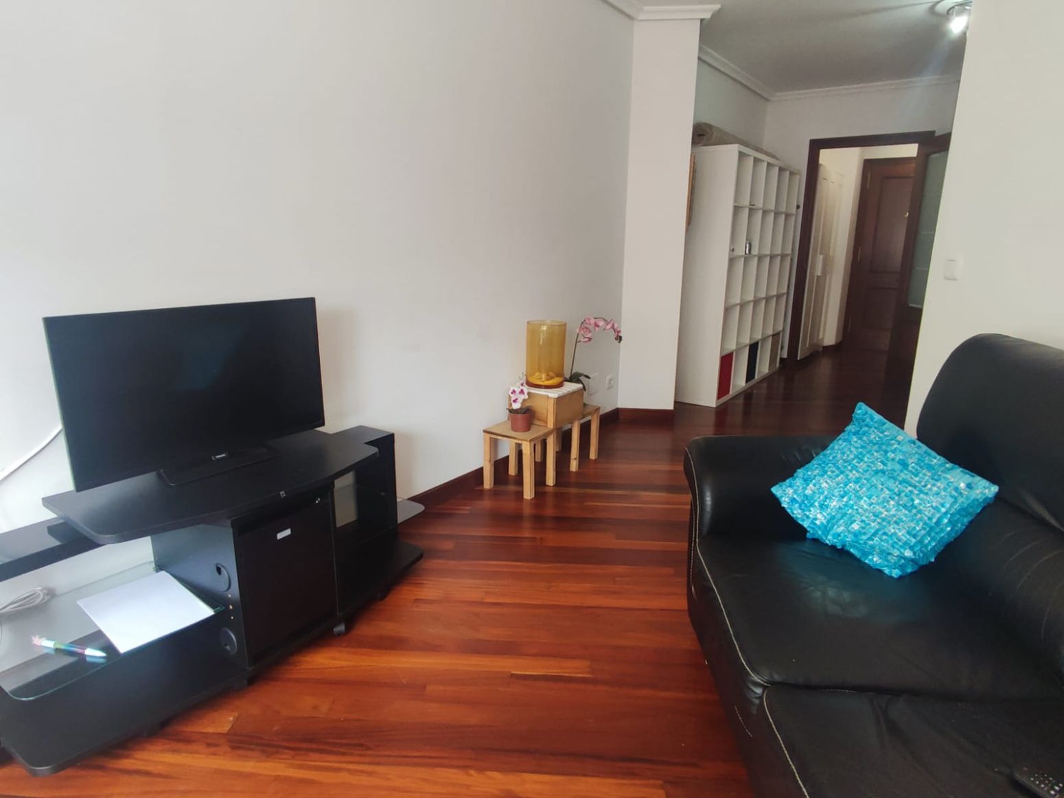 Living room of Flat for sale in Santa María de Cayón  with Parquet flooring and Furnished
