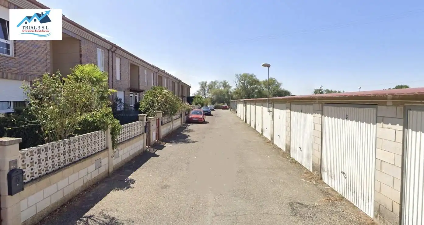 Vista exterior de Casa o xalet en venda en Villasabariego, León