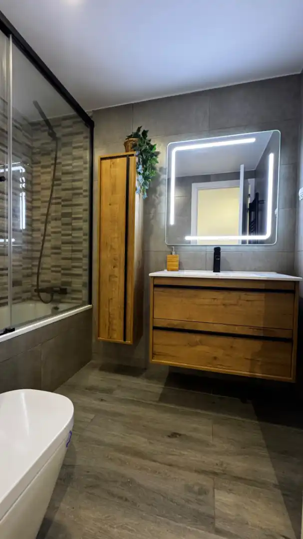 Baño de Piso en venta en Torredembarra con Calefacción, Terraza y Horno
