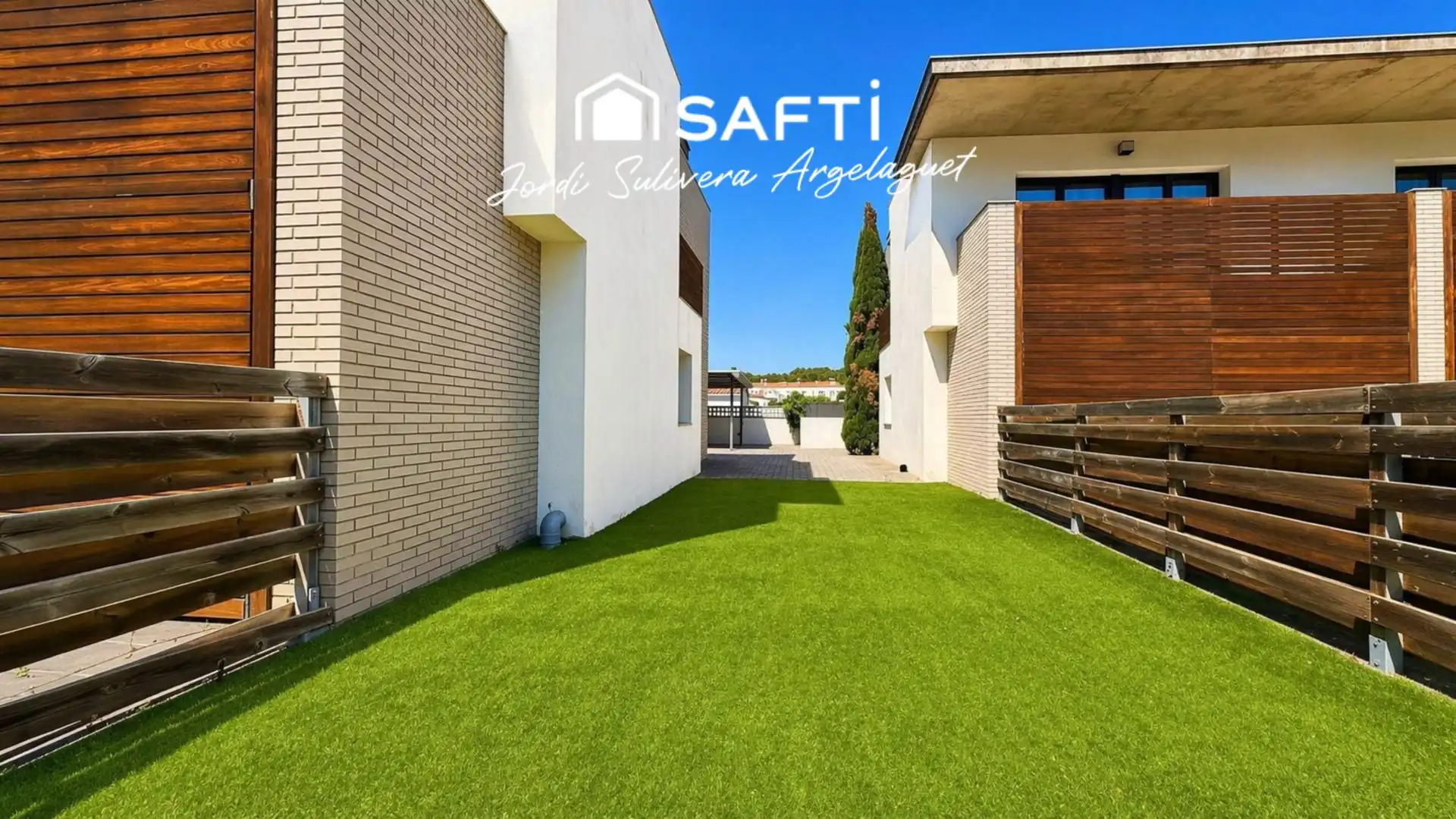 Vista exterior de Casa adosada en venta en L'Escala con Aire acondicionado, Terraza y Balcón