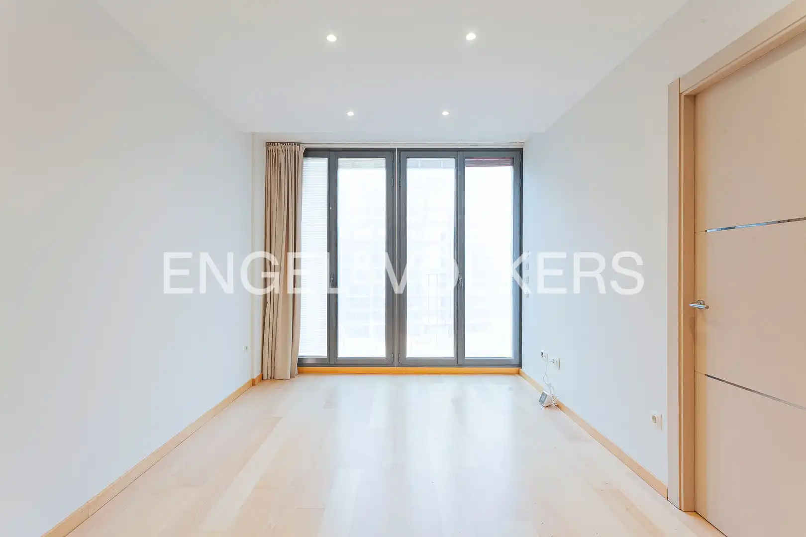 Sala d'estar de Pis en venda en Barcelona amb Aire condicionat, Calefacció i Parquet