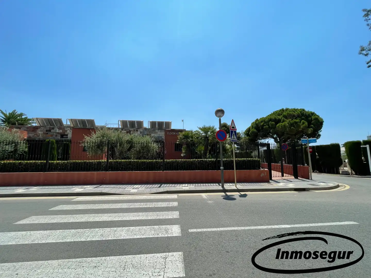 Vista exterior de Casa adosada en venda en Cambrils amb Aire condicionat, Calefacció i Jardí privat