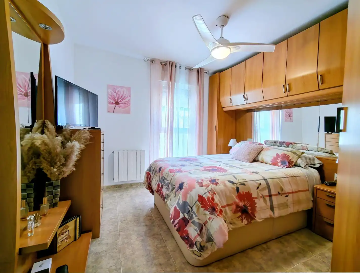 Habitación de Casa adosada en venta en Tarragona con Aire acondicionado, Calefacción y Jardín privado