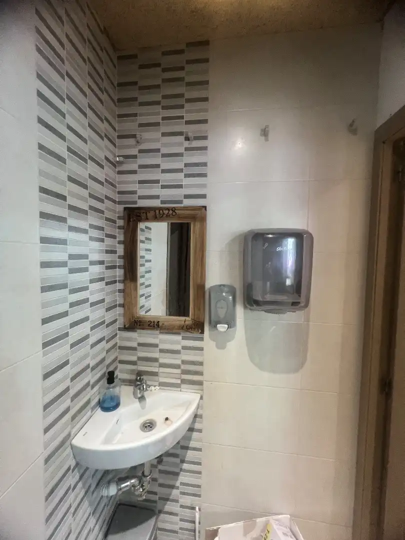 Baño de Local en venta en Reus con Aire acondicionado, Calefacción y Terraza