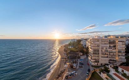 Vista exterior de Apartament en venda en Mijas amb Moblat, Rentadora i Piscina comunitària