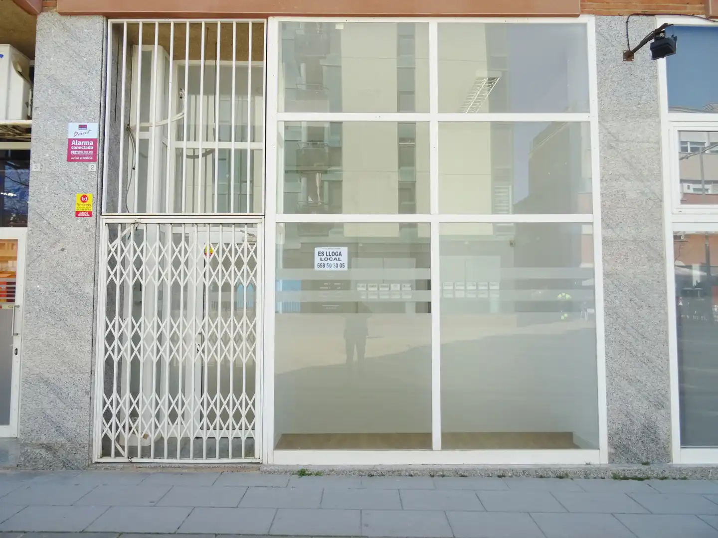 Vista exterior de Local de alquiler en Terrassa con Parquet