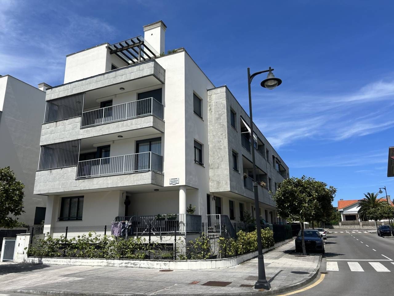 Vista exterior de Pis en venda en Llanes amb Calefacció i Traster