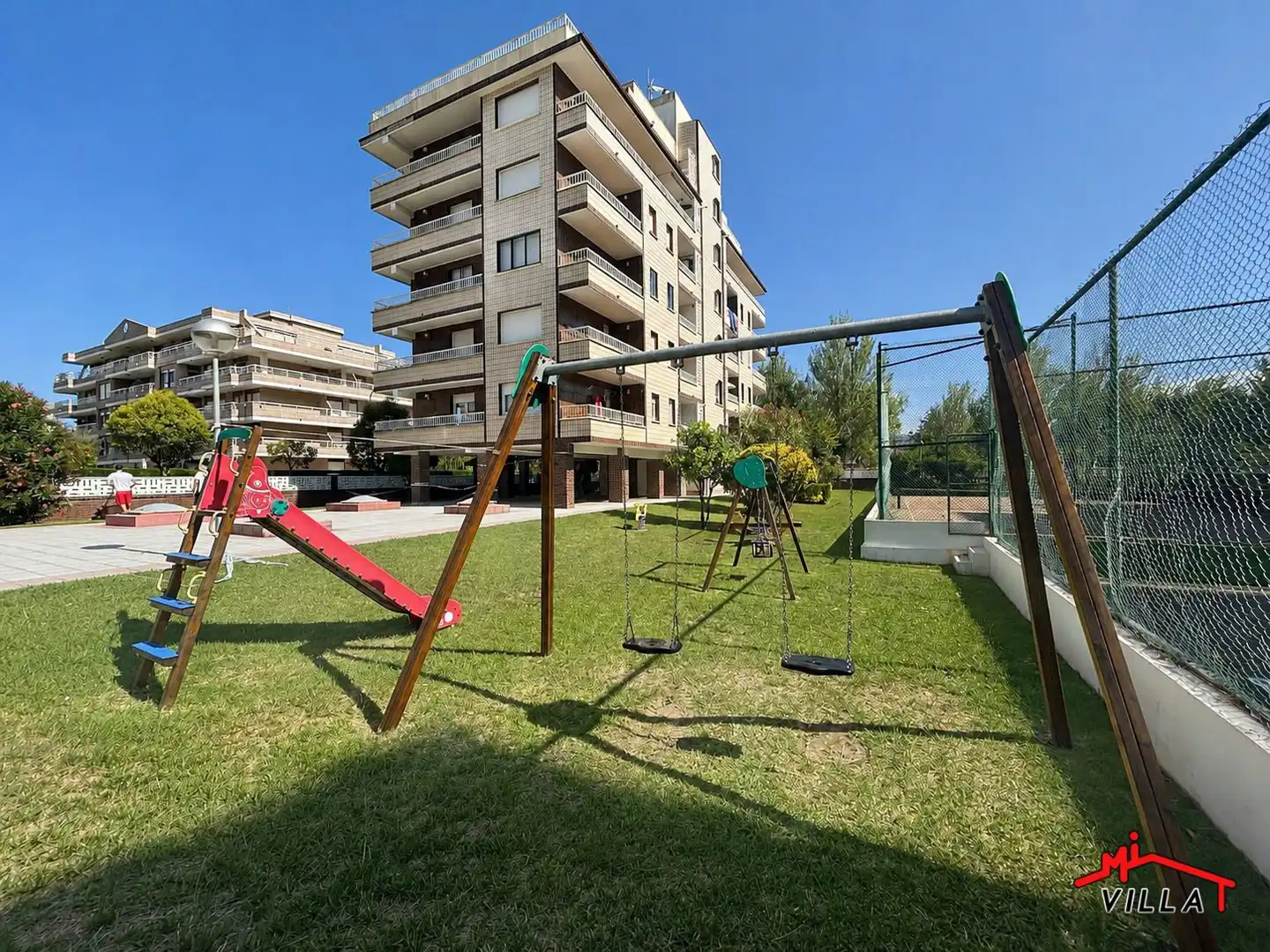 Parking de Piso en venta en Laredo con Calefacción y Terraza