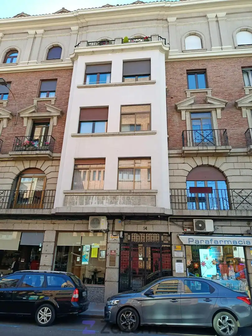 Außenansicht von Wohnung zur Miete in León Capital  mit Heizung, Möbliert und Ofen