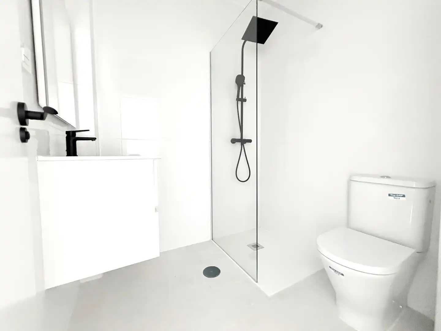 Bathroom of Ground floor for sale in Málaga  with Air Conditioner, Heating and Furnished