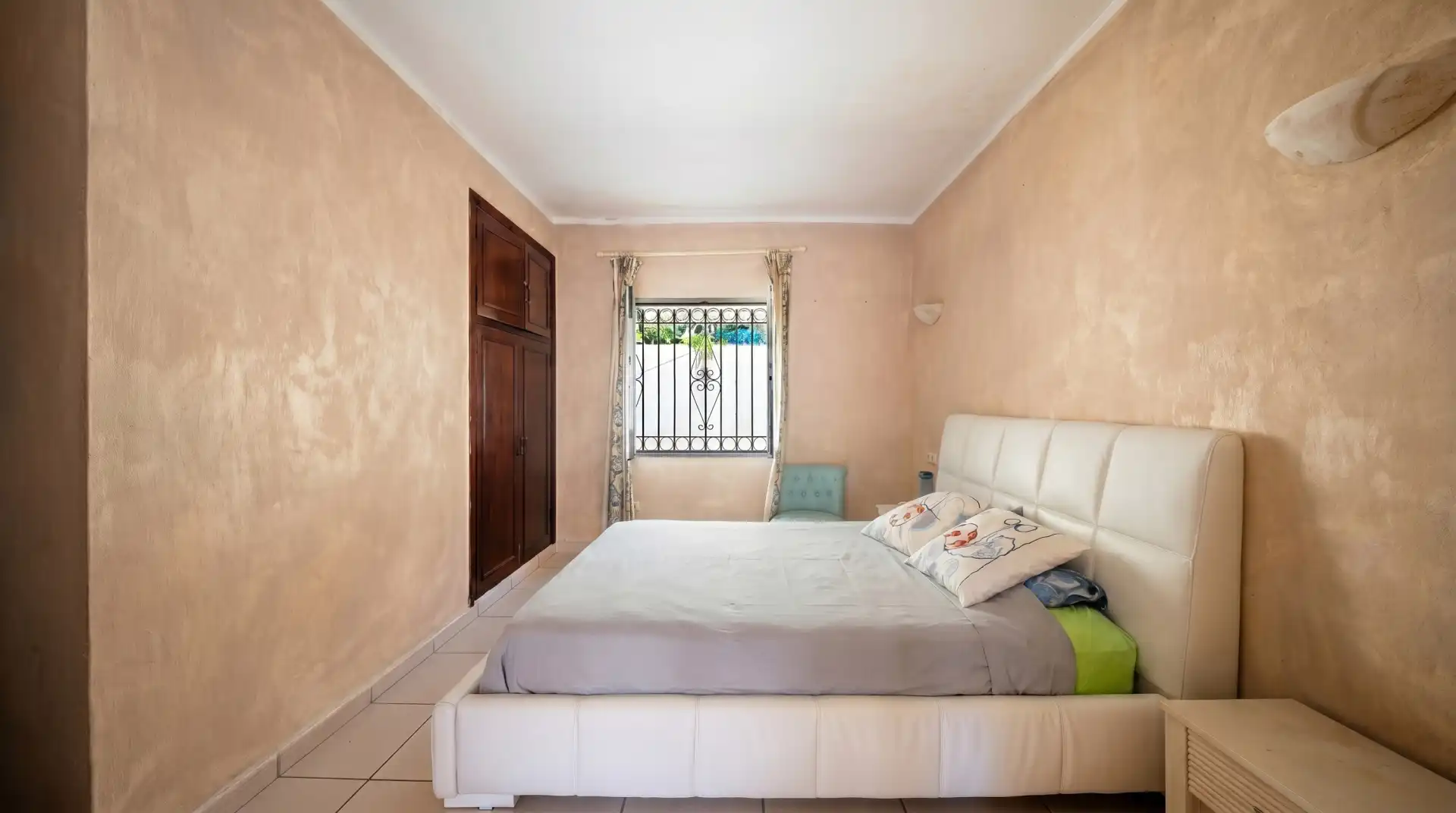 Dormitori de Casa o xalet en venda en Manilva amb Aire condicionat i Terrassa