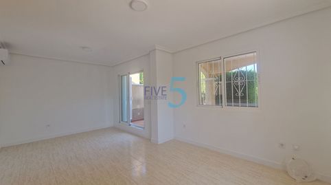 Foto 5 von Einfamilien-Reihenhaus zum Verkauf in Mil Palmeras, Pilar de la Horadada