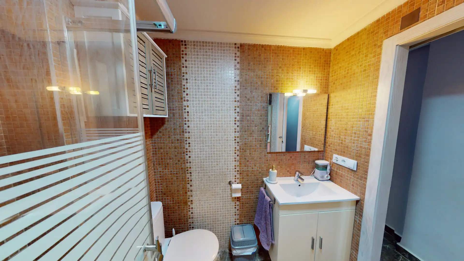 Baño de Piso en venta en Elche / Elx con Aire acondicionado y Amueblado