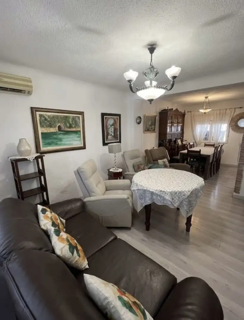 Sala d'estar de Casa o xalet en venda en Monachil amb Aire condicionat, Terrassa i Piscina
