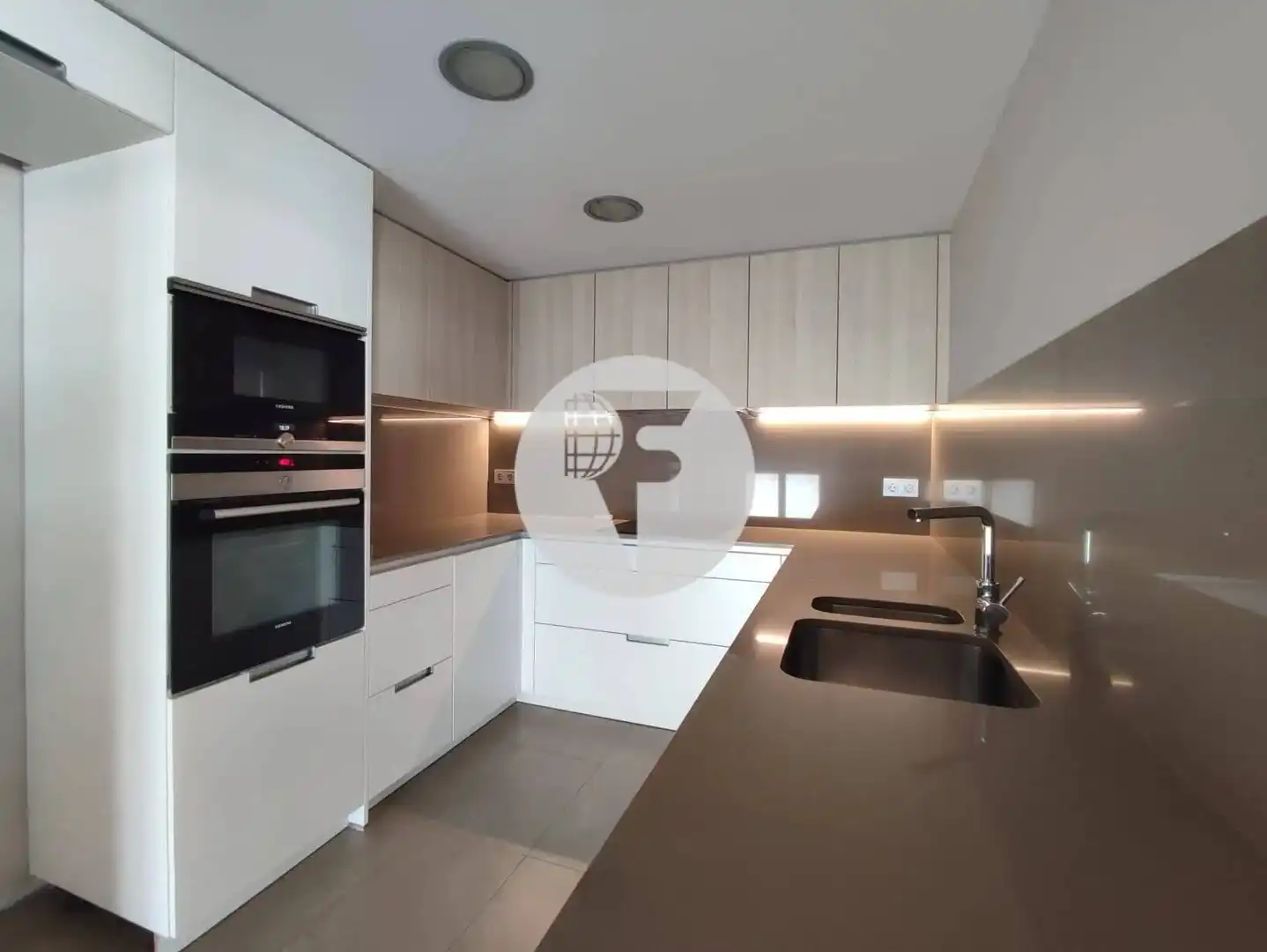 Duplex con terrazza in affitto a Centre, imagen 16