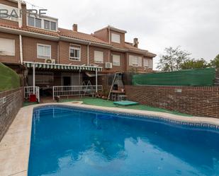 Piscina de Casa o xalet en venda en Getafe amb Aire condicionat i Terrassa