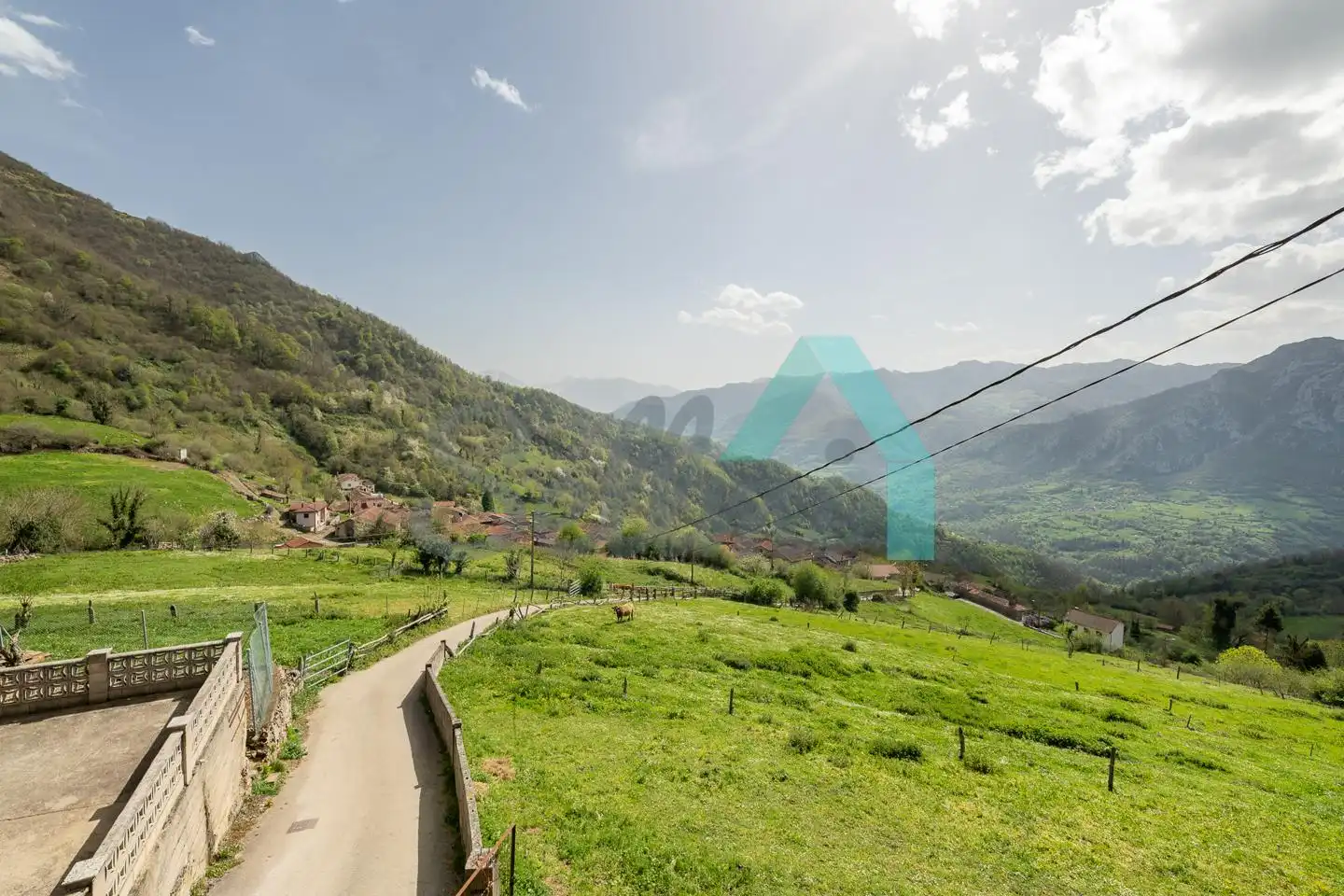 Einfamilien-Reihenhaus zum Verkauf in Quirós mit Privatgarten und Terrasse