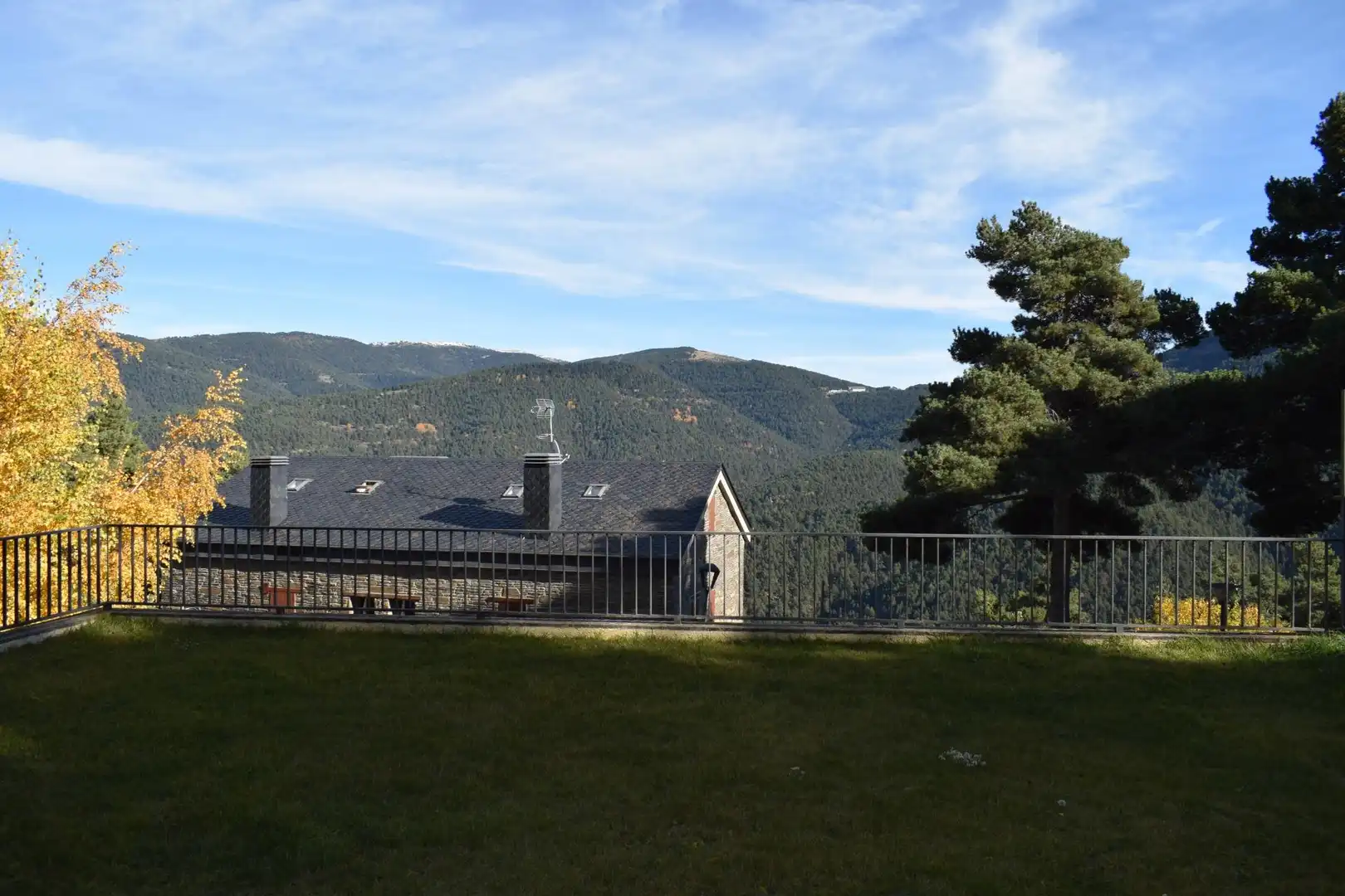 Vista exterior de Apartamento en venta en Alp con Aire acondicionado, Calefacción y Terraza