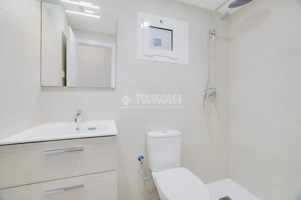 Baño de Piso en venta en Terrassa con Balcón