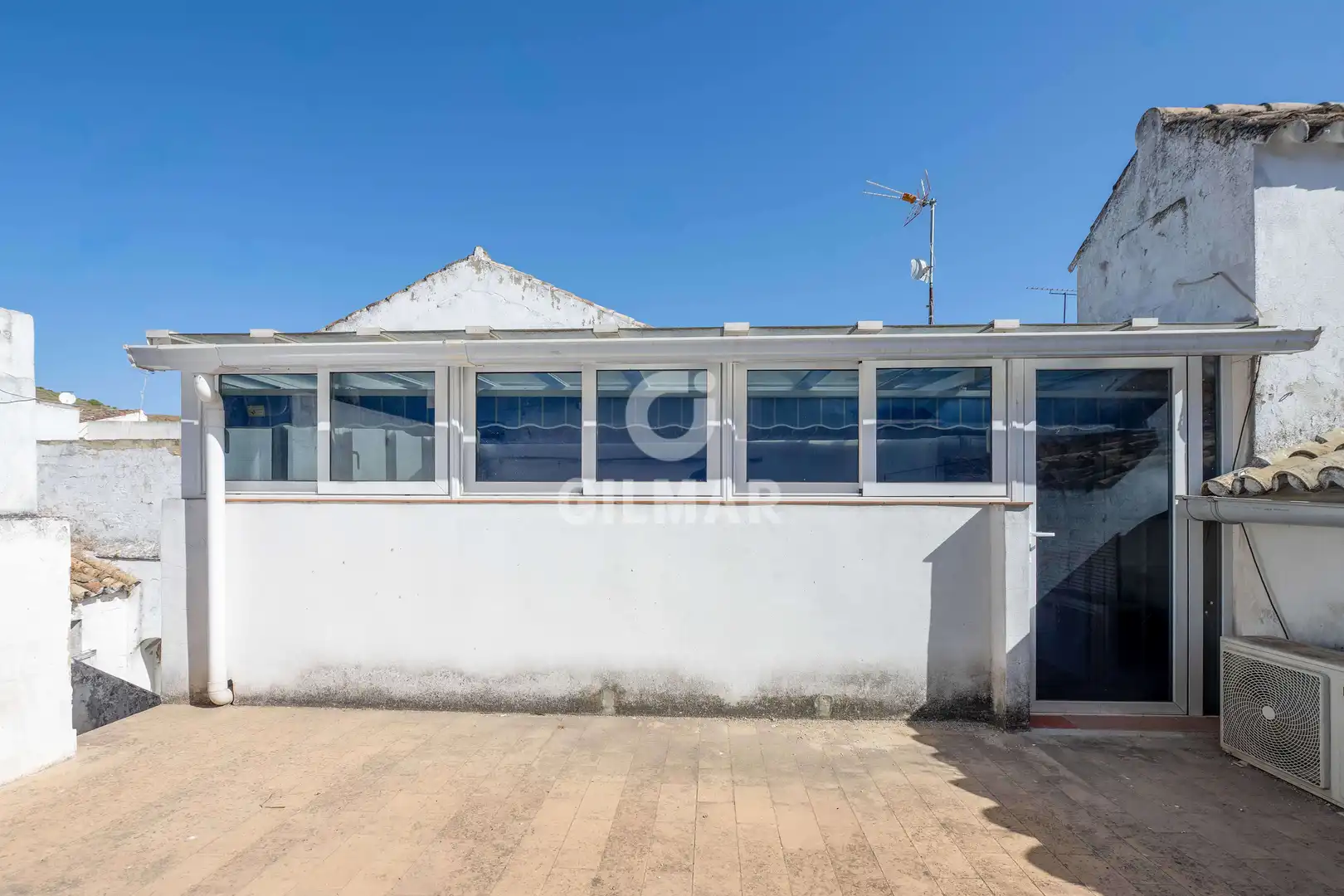 Vista exterior de Casa adosada en venda en Bornos amb Calefacció i Jardí privat