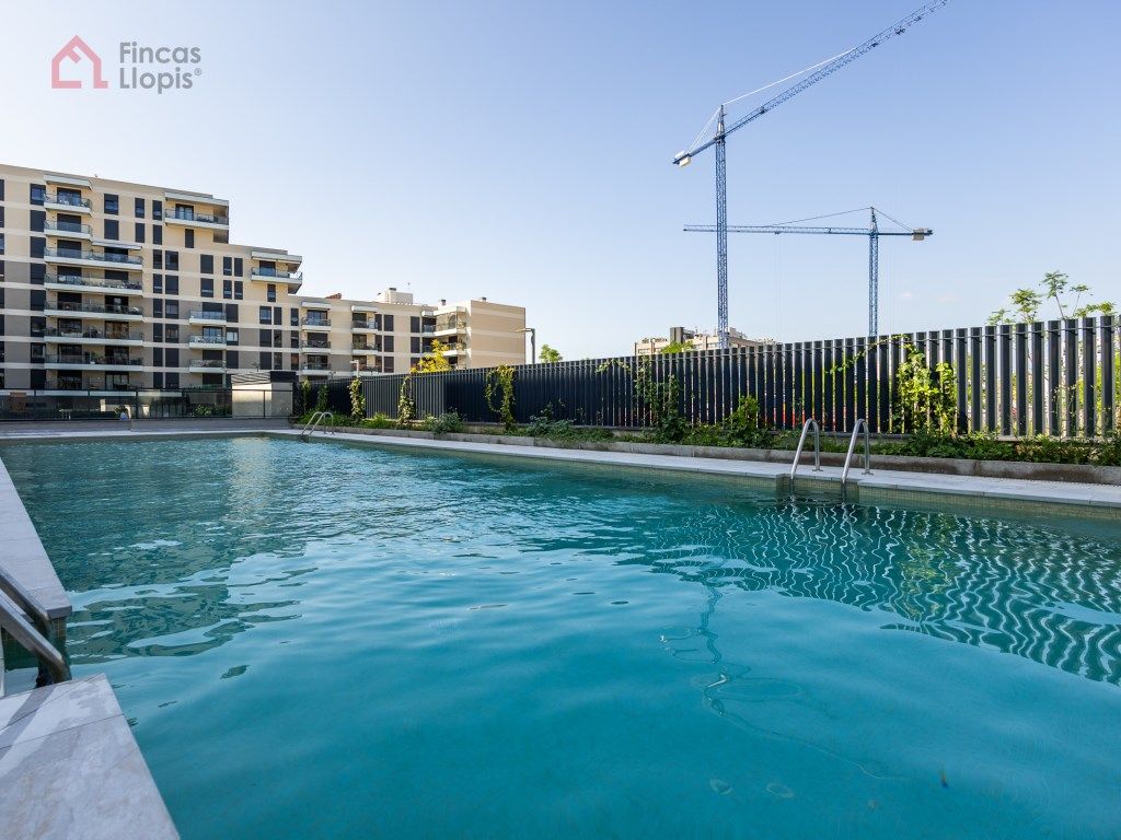 Piscina de Pis en venda en  Barcelona Capital