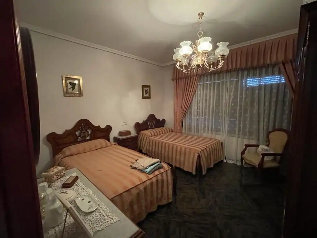Habitación de Edificio en venta en Madrigal de las Altas Torres