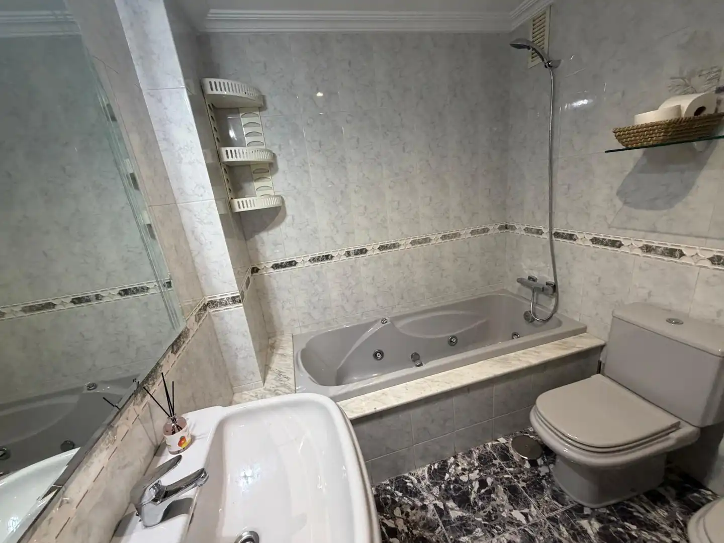 Bathroom of Flat for rent in San Vicente del Raspeig / Sant Vicent del Raspeig  with Air Conditioner, Furnished and Oven