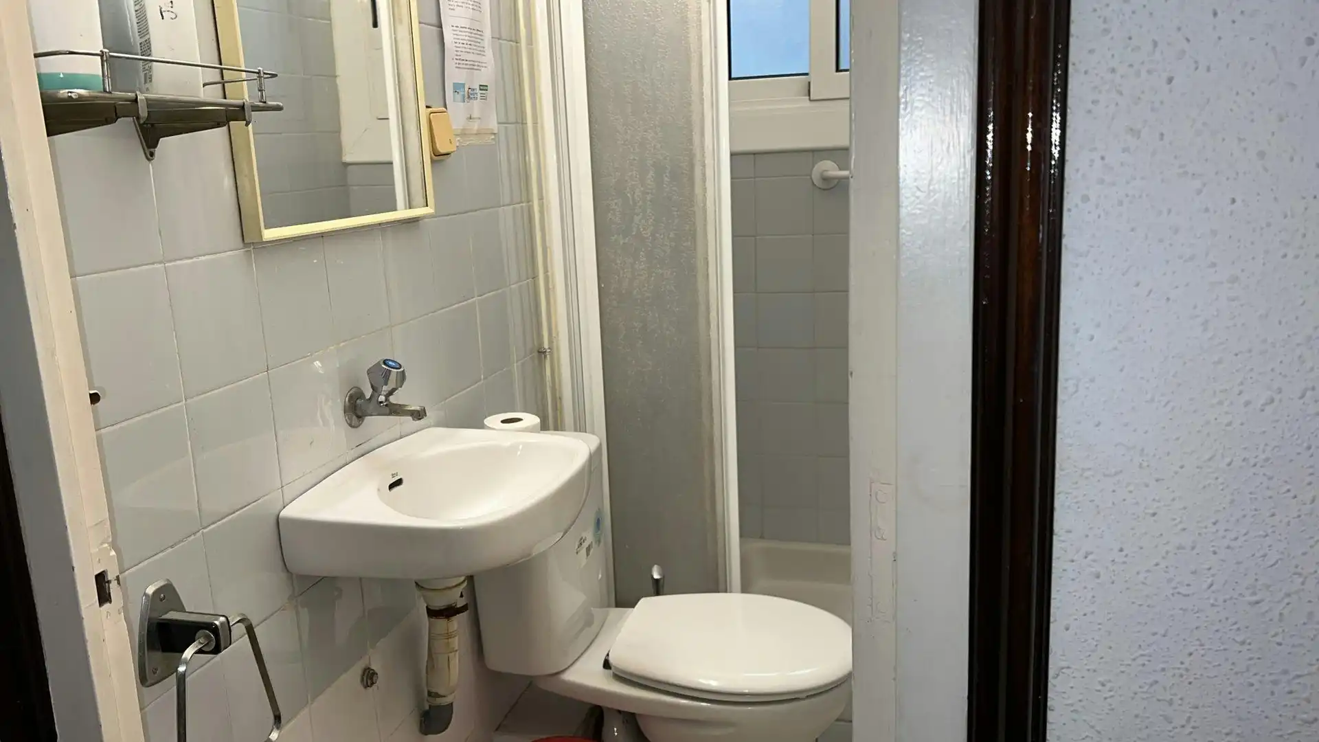 Badezimmer von Wohnung zur untervermieten in Barcelona mit Heizung, Möbliert und Waschmaschine