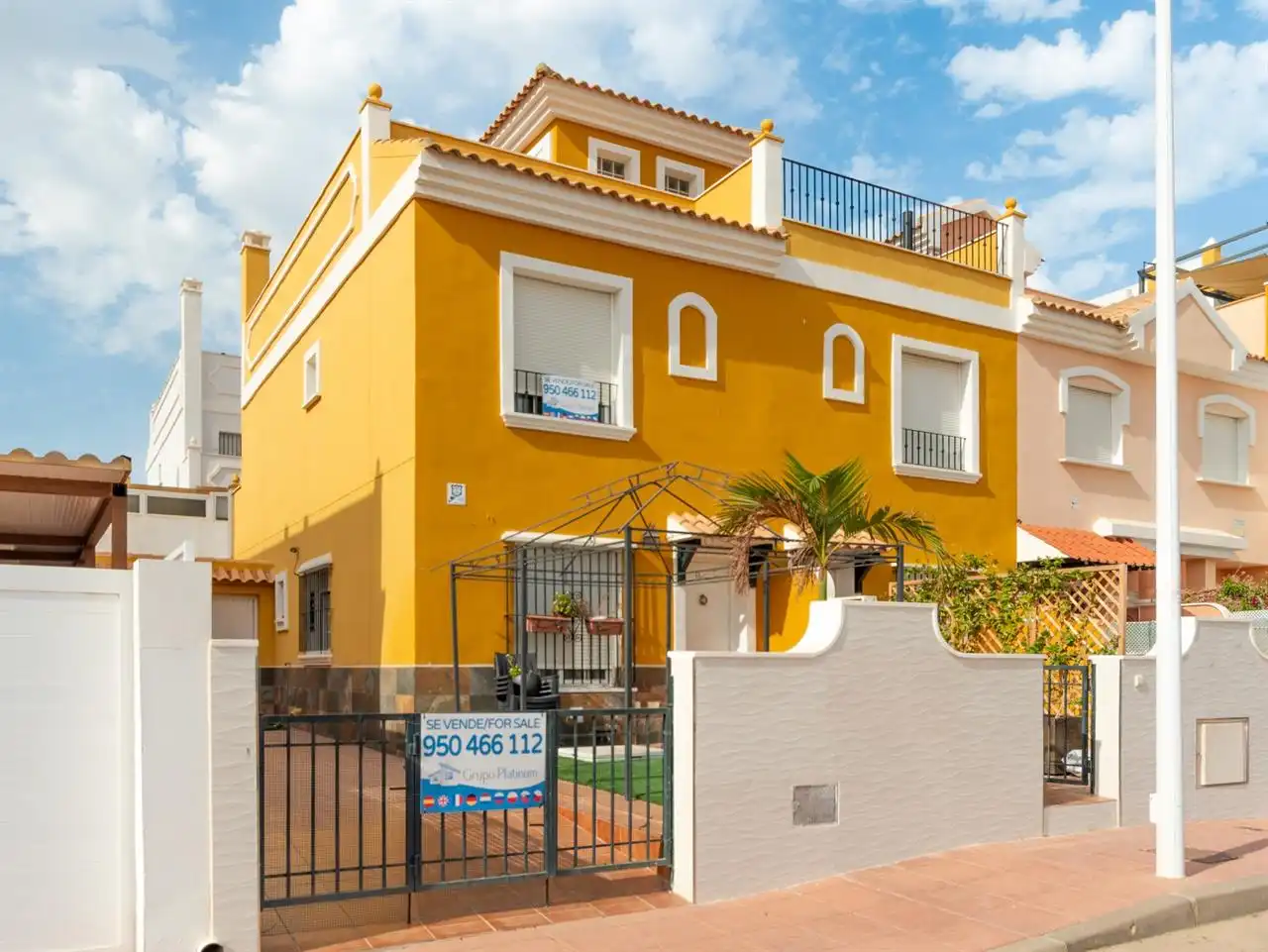Vista exterior de Casa adosada en venda en Pulpí amb Aire condicionat, Traster i Piscina