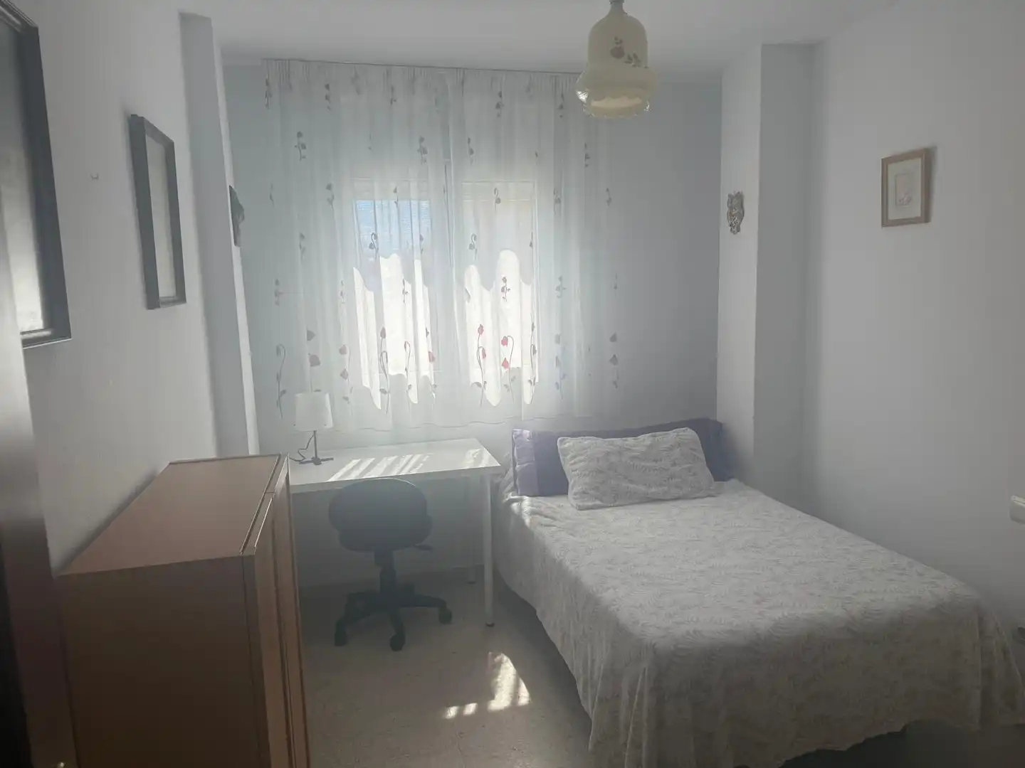 Habitación de Apartamento de alquiler en Málaga con Aire acondicionado, Amueblado y Microondas