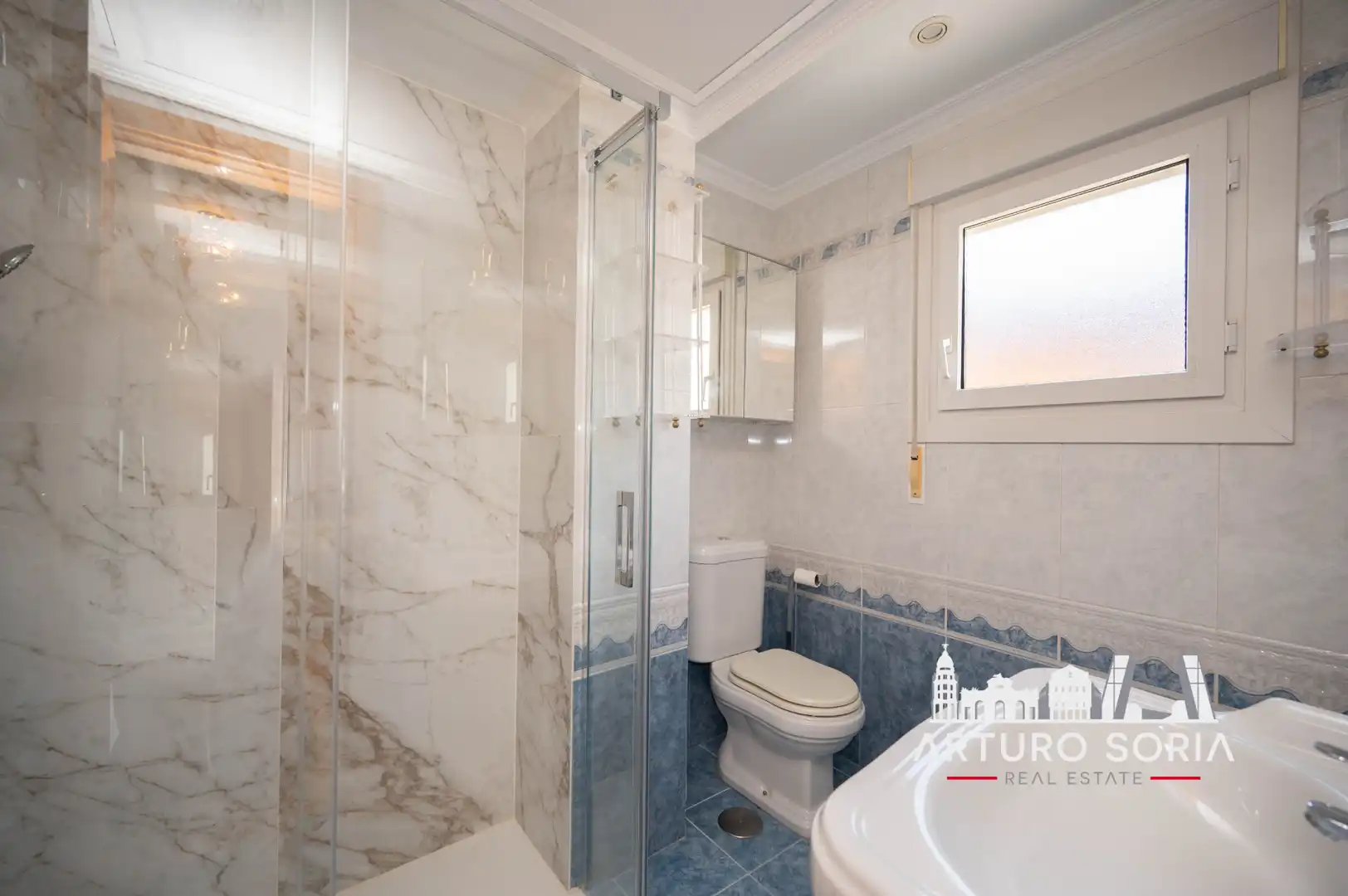 Badezimmer von Wohnung zur Miete in Madrid mit Klimaanlage, Heizung und Terrasse