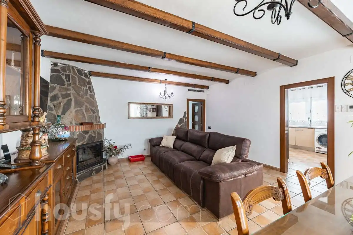 Sala d'estar de Casa o xalet en venda en Abrera, Barcelona