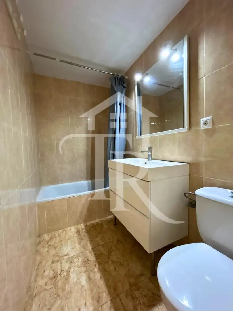 Bany de Apartament en venda en Roda de Berà amb Terrassa